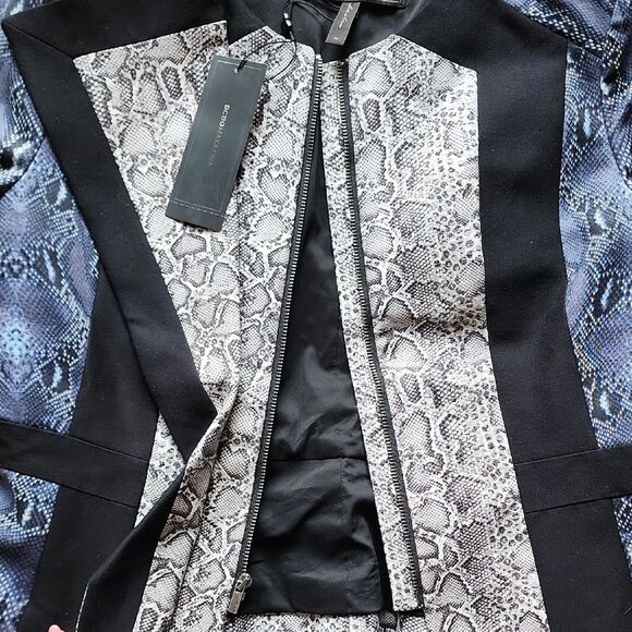 BCBGMaxAzria Blue and Black Snake Print Blazer- Women's Size Medium (NWT) - Picture 3 of 6